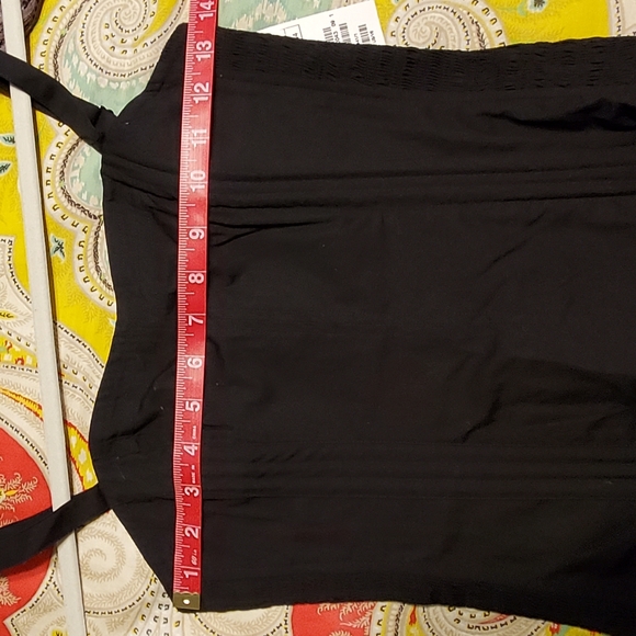 Peplum style tank top tight fit and pleated flare - Picture 3 of 4